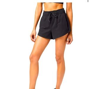 Lululemon inner glow shorts